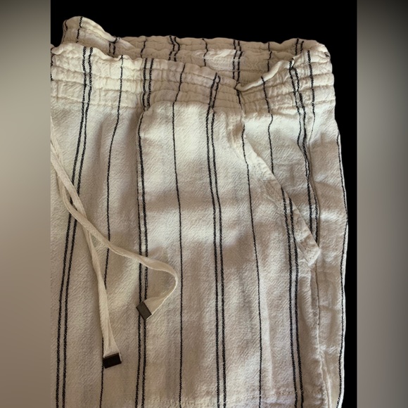 TIME AND TRU Woman’s Creamy or Off White & Black Stripe Draw String Pants - Picture 4 of 11